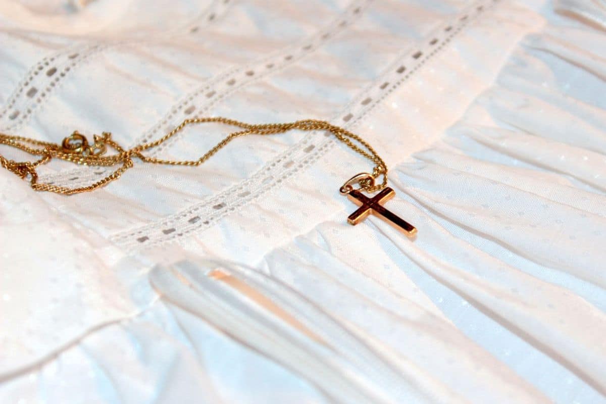 Collier croix sainte