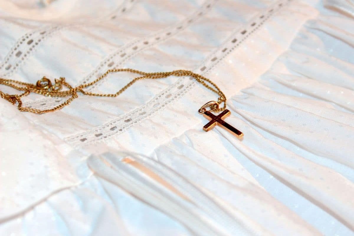 Collier croix sainte