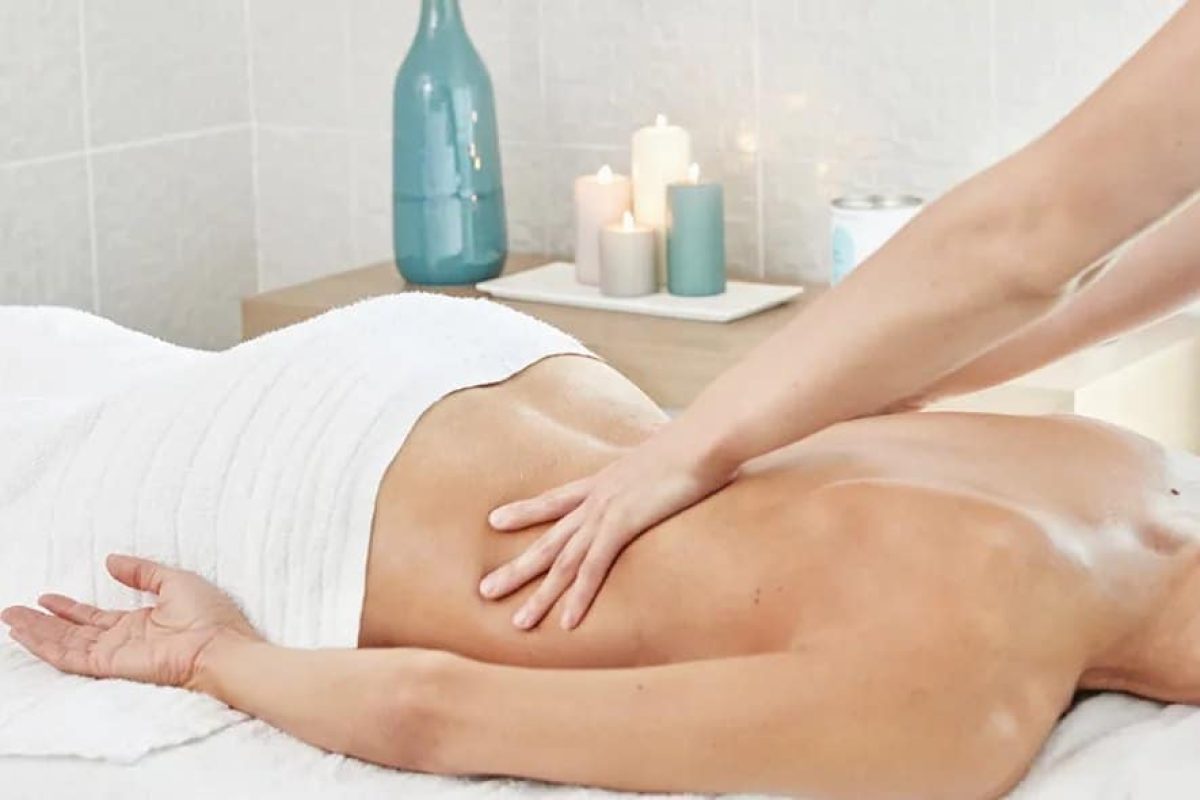 Massage du dos dans un spa